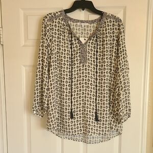 NWT DR2 Patterned Cream and Black Women's Top